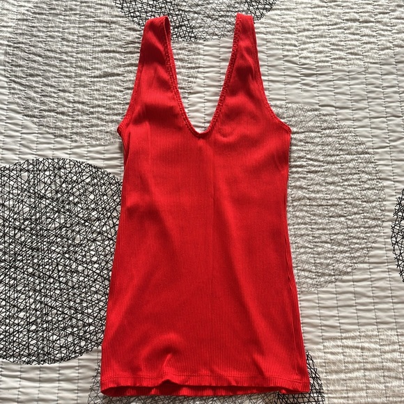 Express Ribbed Tank Top - Picture 4 of 4